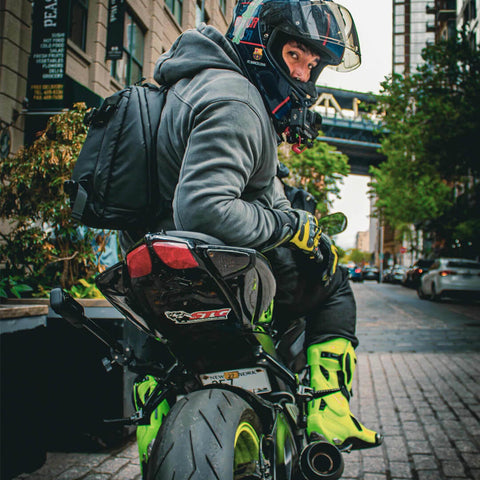 グリーンのバイク用ライディングブーツ